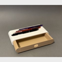 Kuglepen holder med skuffe - Svaneholm Design