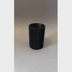 Kuglepen holder - Svaneholm Design