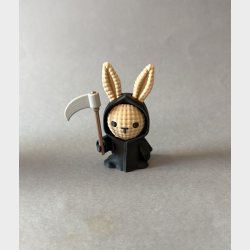 Bunny Reaper � Knitted kanin som Halloween pynt
